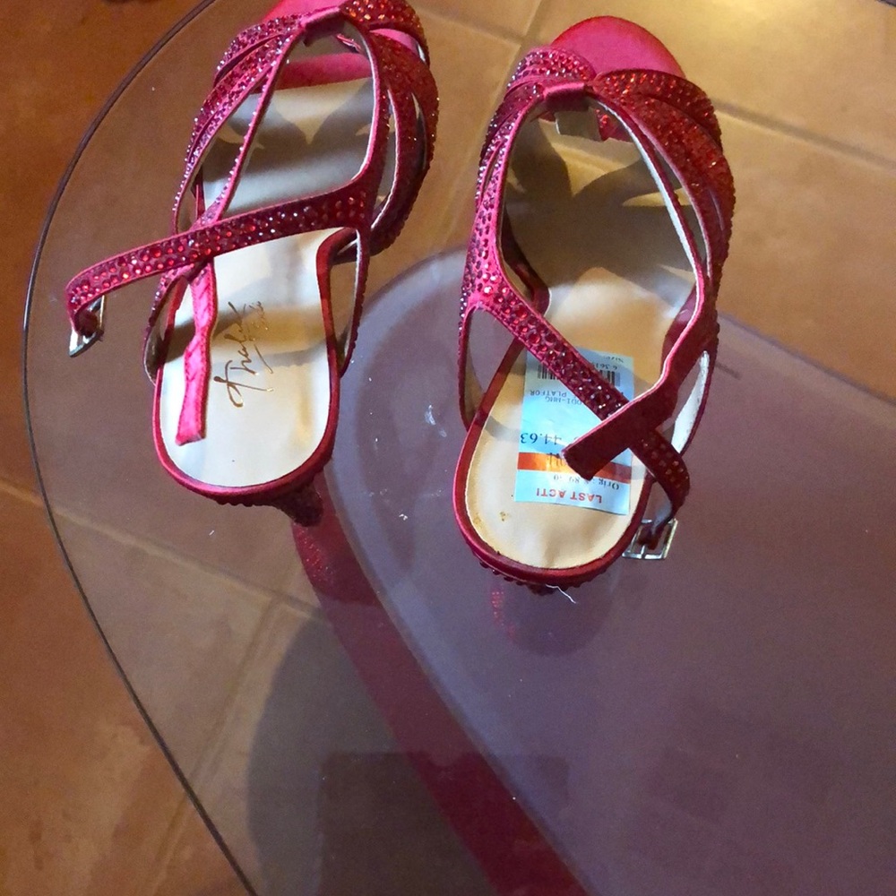 Thalia Sodi high heel red shoes used.